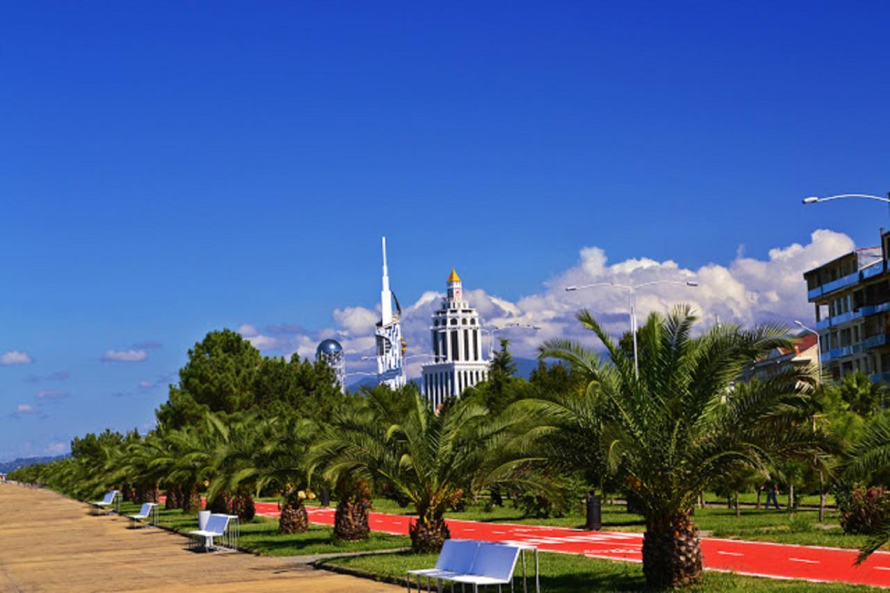 Viva Blue Batumi Aparthotel Eksteriør bilde